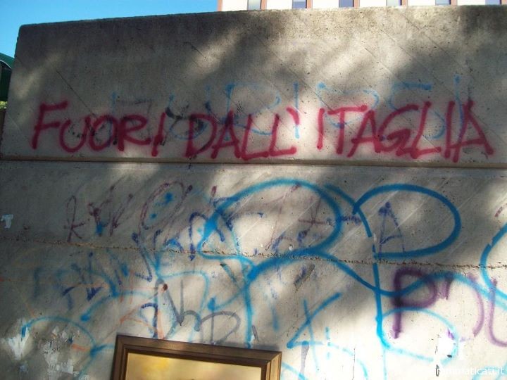 Sgrammaticati.it FUORI DALL'ITAGLIA Scritte sui Muri sgrammaticati  itaglia 